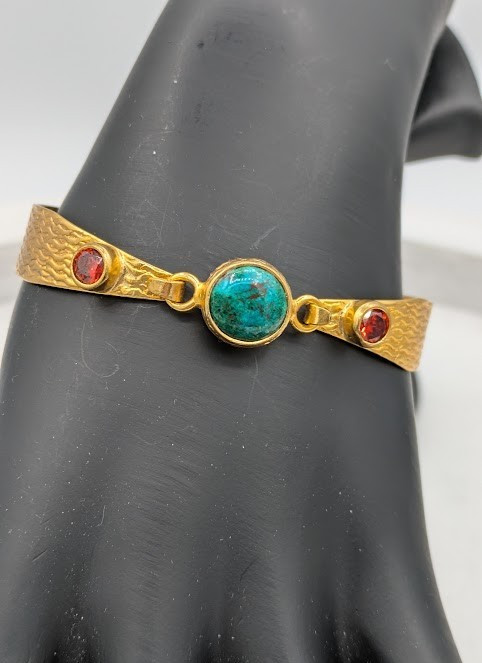 Vintage Hinged Bangle Bracelet Green Stone Gold Tone Textured