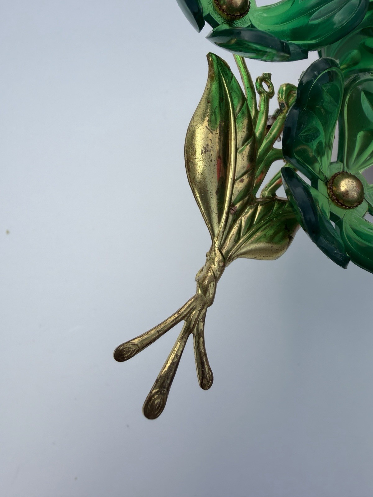 Vintage Emerald Green Resin Plastic Flower Gold Tone Brooch