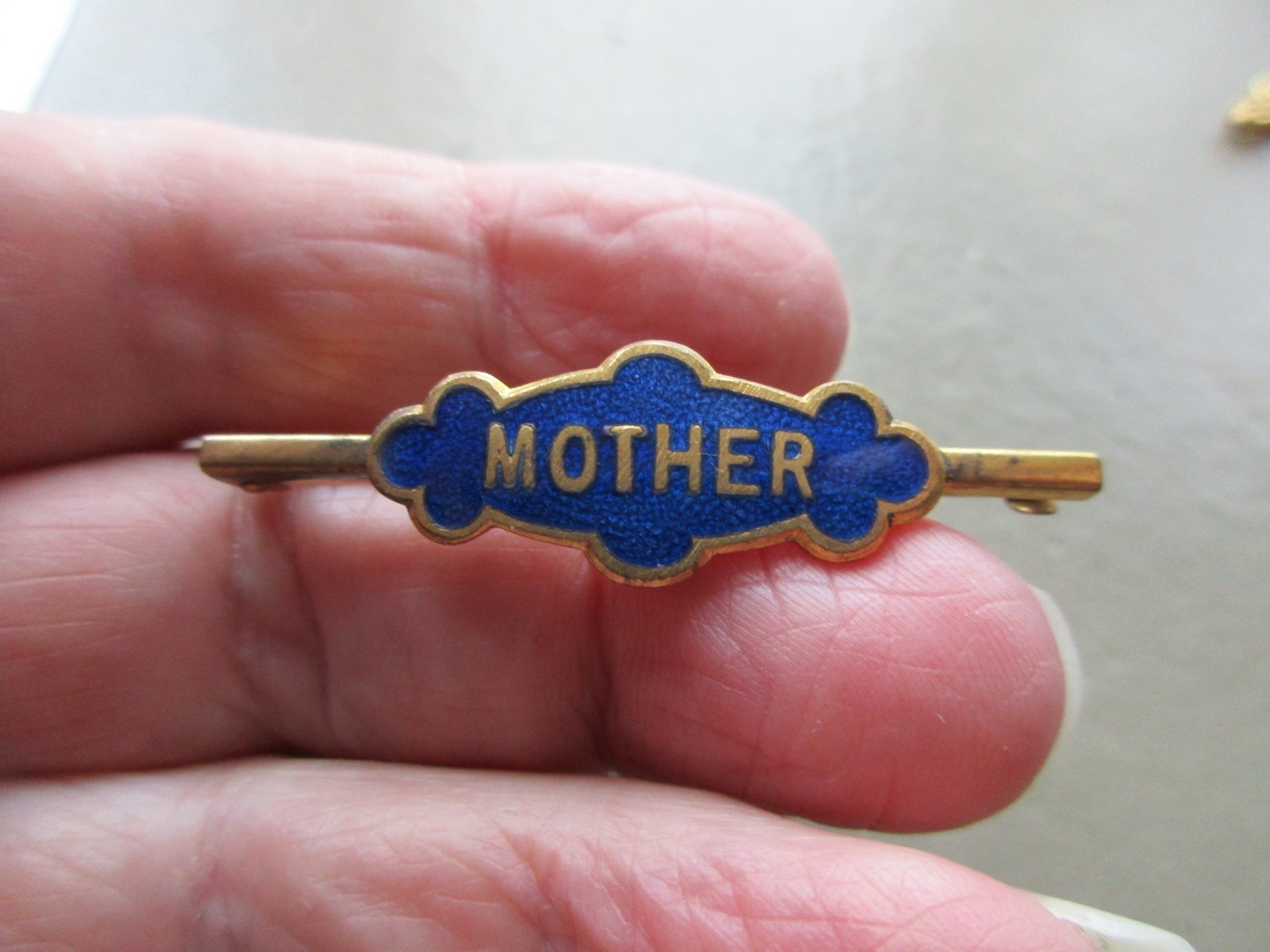 ANTIQUE EDWARDIAN ART DECO GOLD TONE ENAMEL MOTHER MOTHERS DAY UK BAR BROOCH PIN