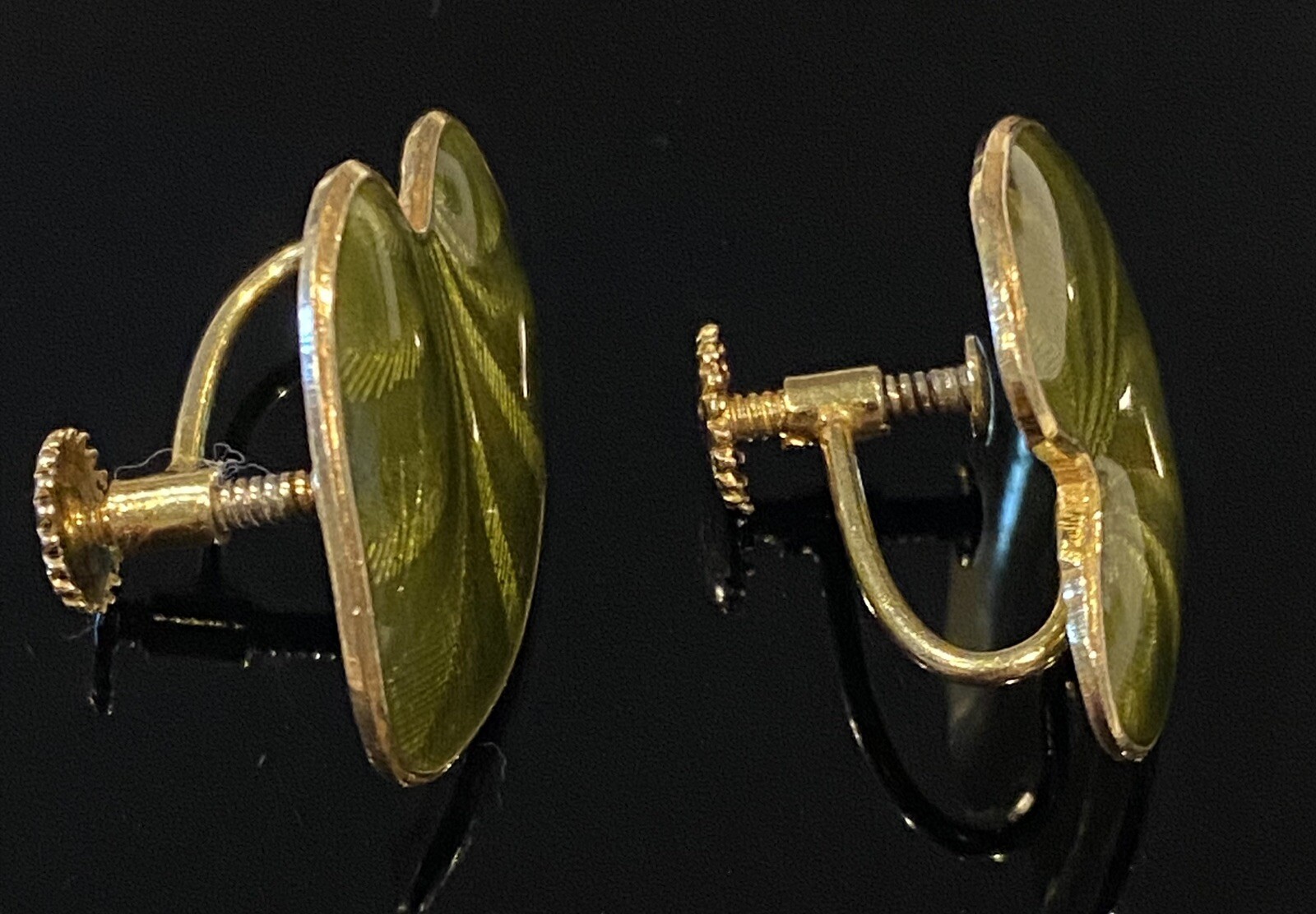 Beautiful Sterling Finn Jensen Norway Lime Green Enamel Lily Pad Earrings 5.14gr
