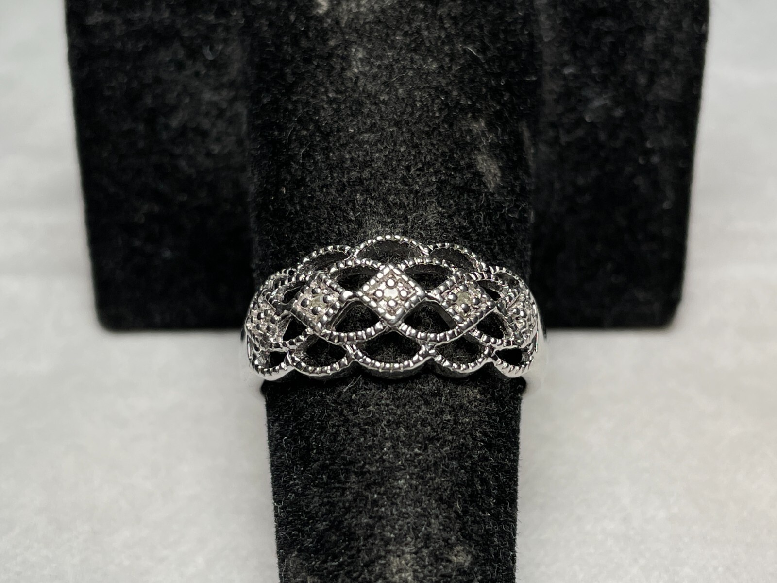 Vintage Sterling Silver 925 Ring filagree Design 3 Dimond Chips Size 8.75) 3.4G.