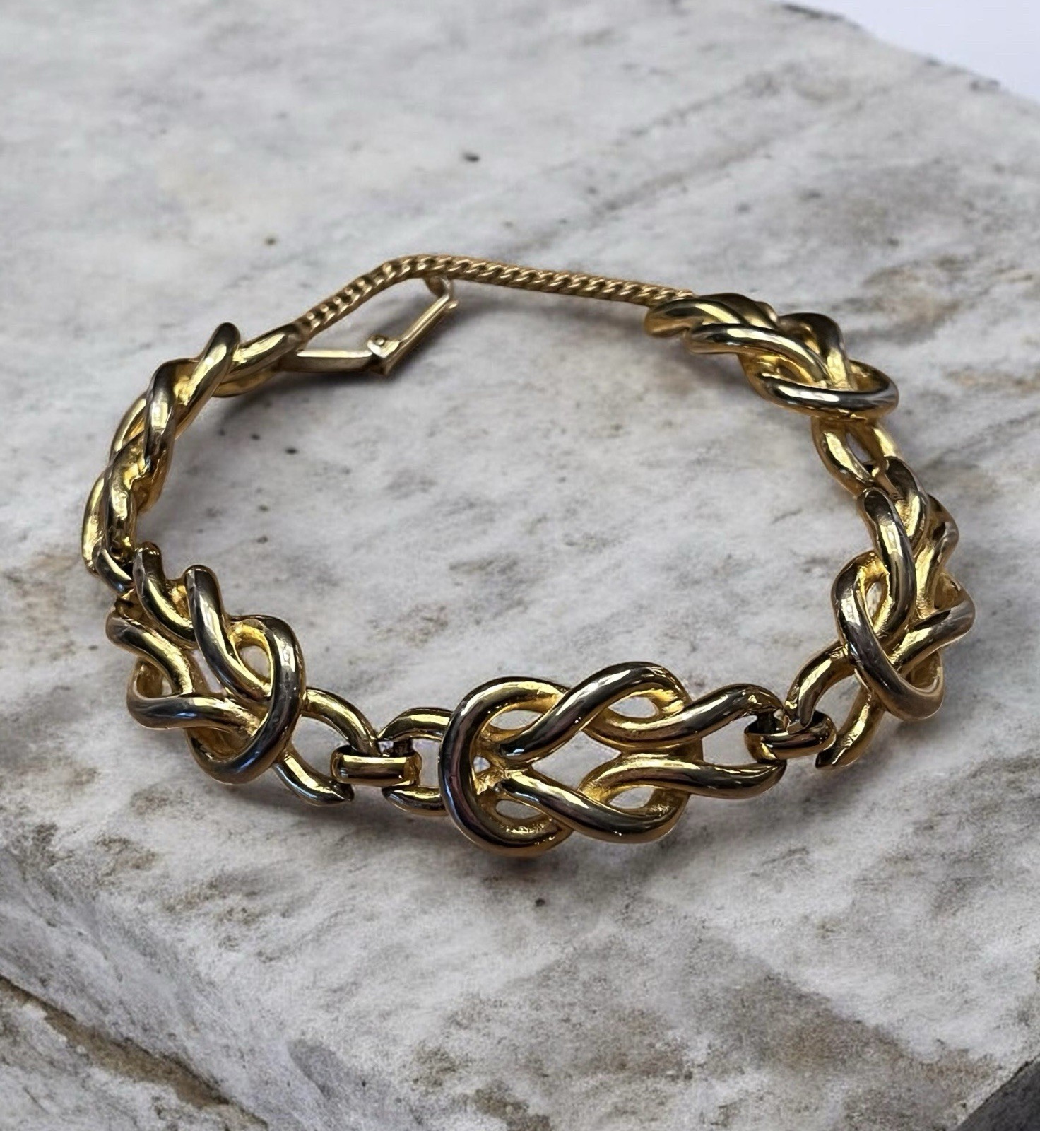 Vintage 1980s Gold Tone Interlocking Link Bracelet – 6.75” – Safety Chain – Bold