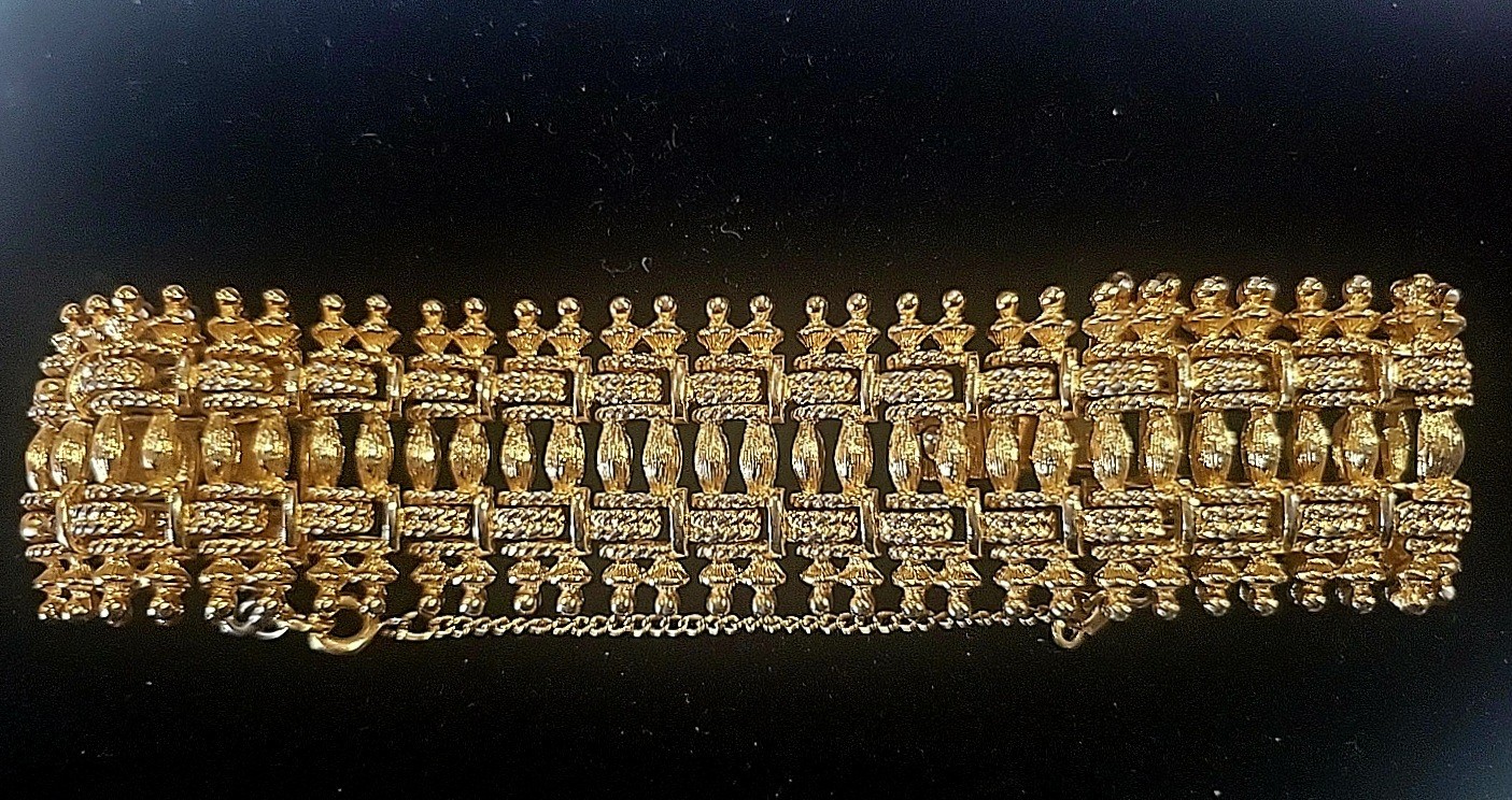 Vintage Monet Wide Link Statement Bracelet Safety Chain Double Clasp 7″ Goldtone