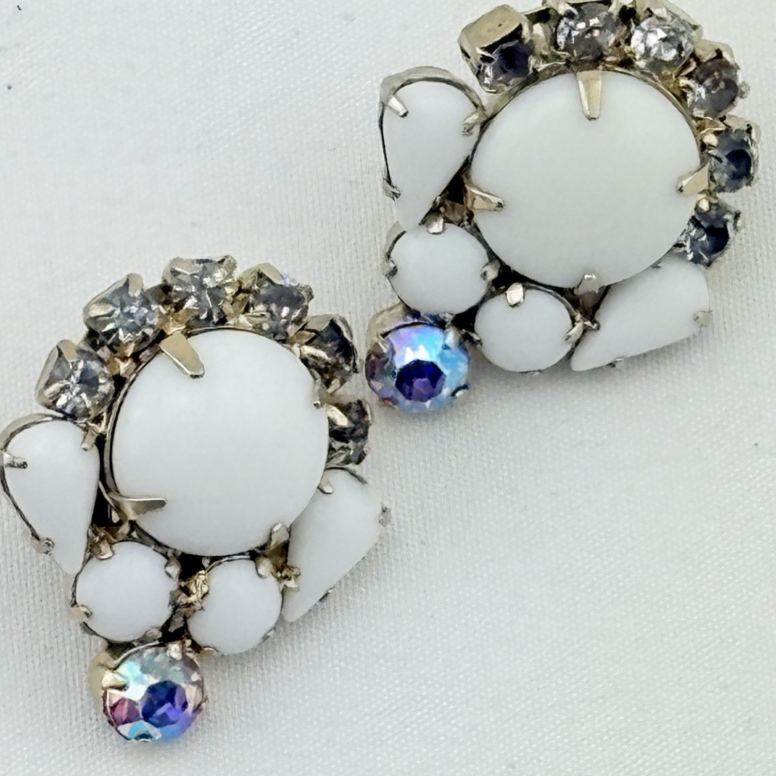 Vintage Aurora Borealis Milk White Gripoix Glass Rhinestone Gold Clip Earring 2″