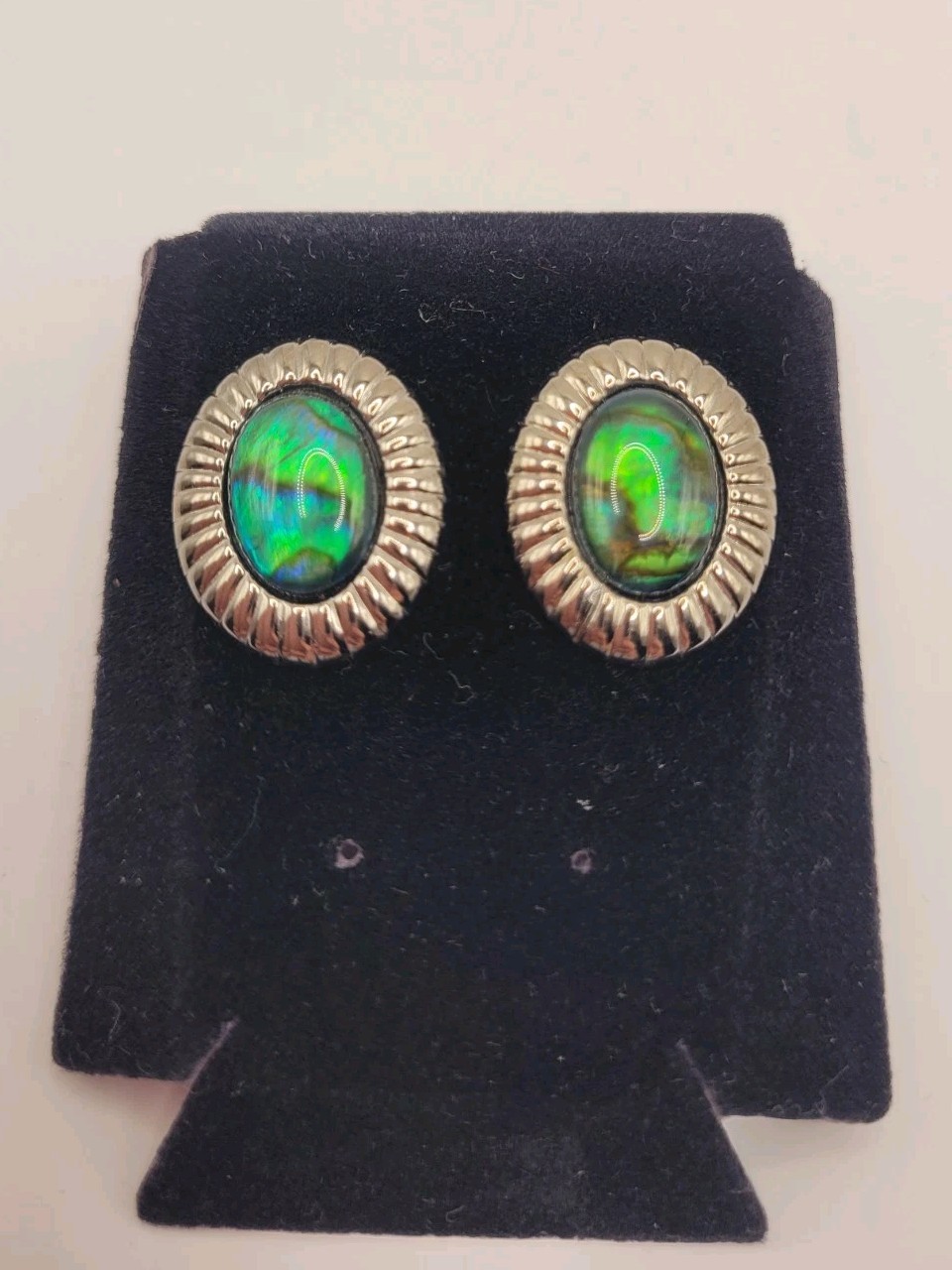 New Vintage Green Pua Shell Oval Stud Earrings Silver Tone Fluted Oval Bezel 1″
