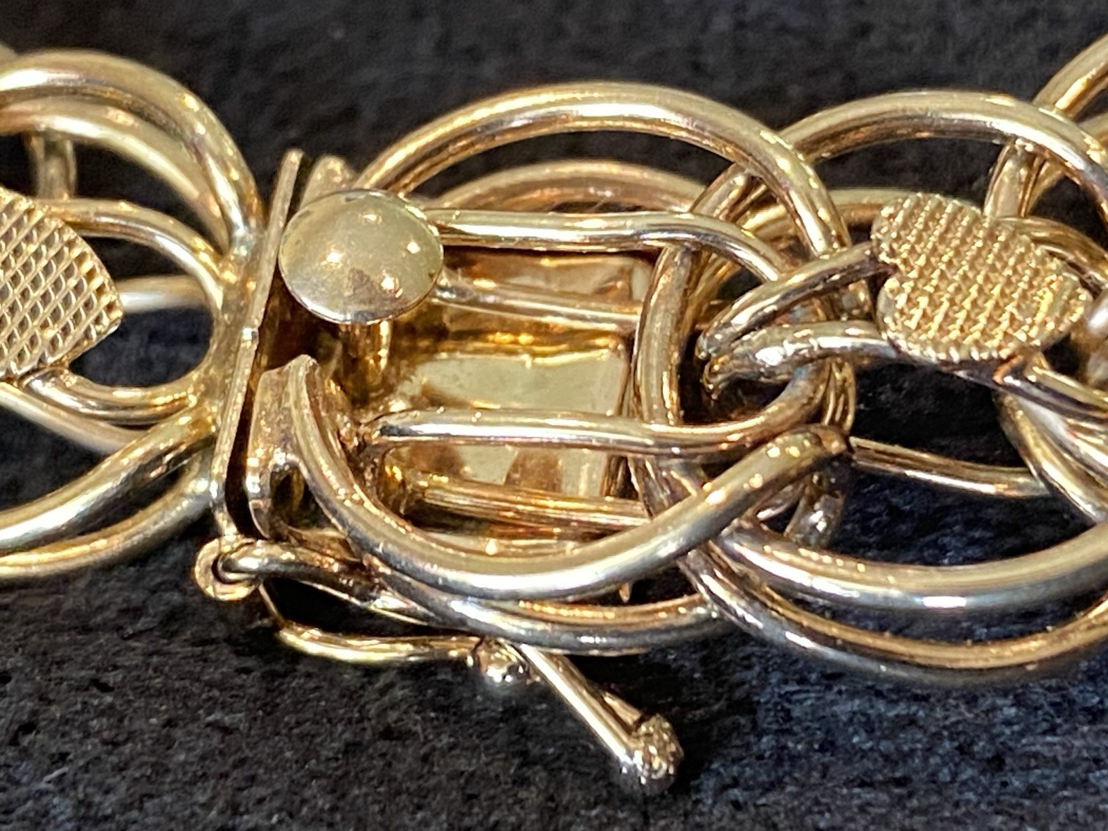1/20 12k Gold Filled 8 Inch Heart Themed Bracelet With Safety Clasp