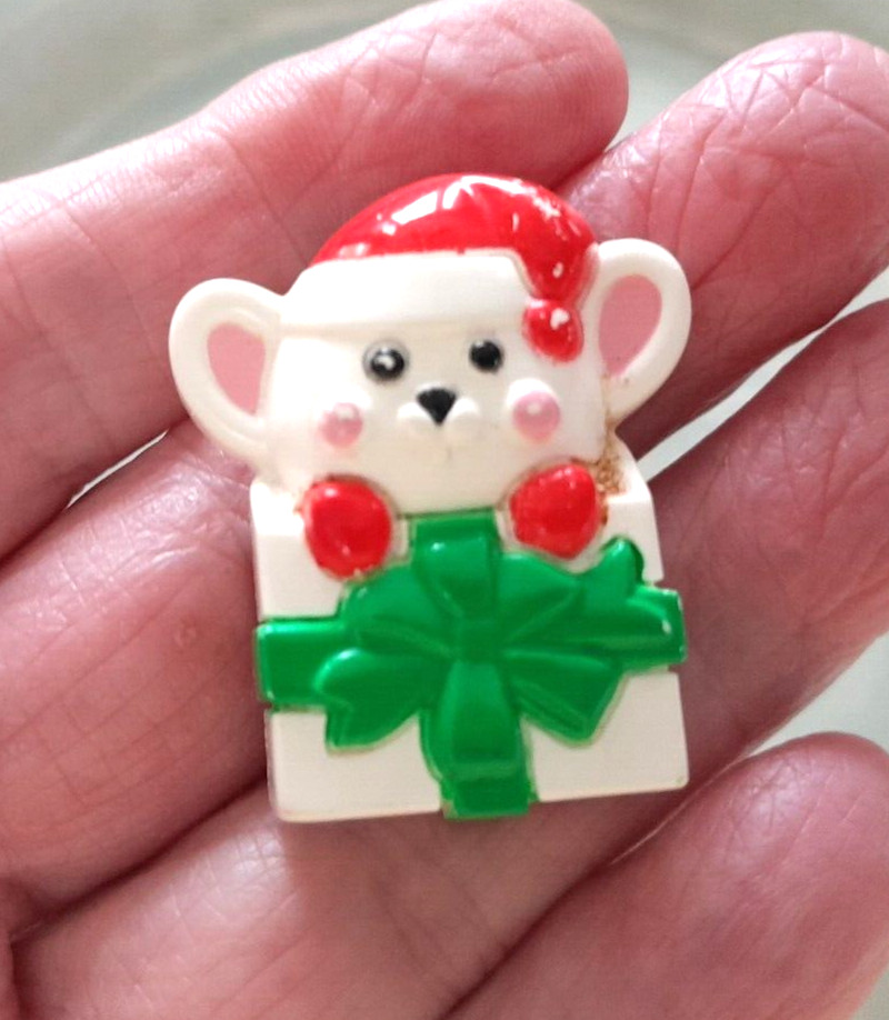 Vintage 1981 AVON White Christmas Mouse in Gift Box Resin Collectible Brooch Pin