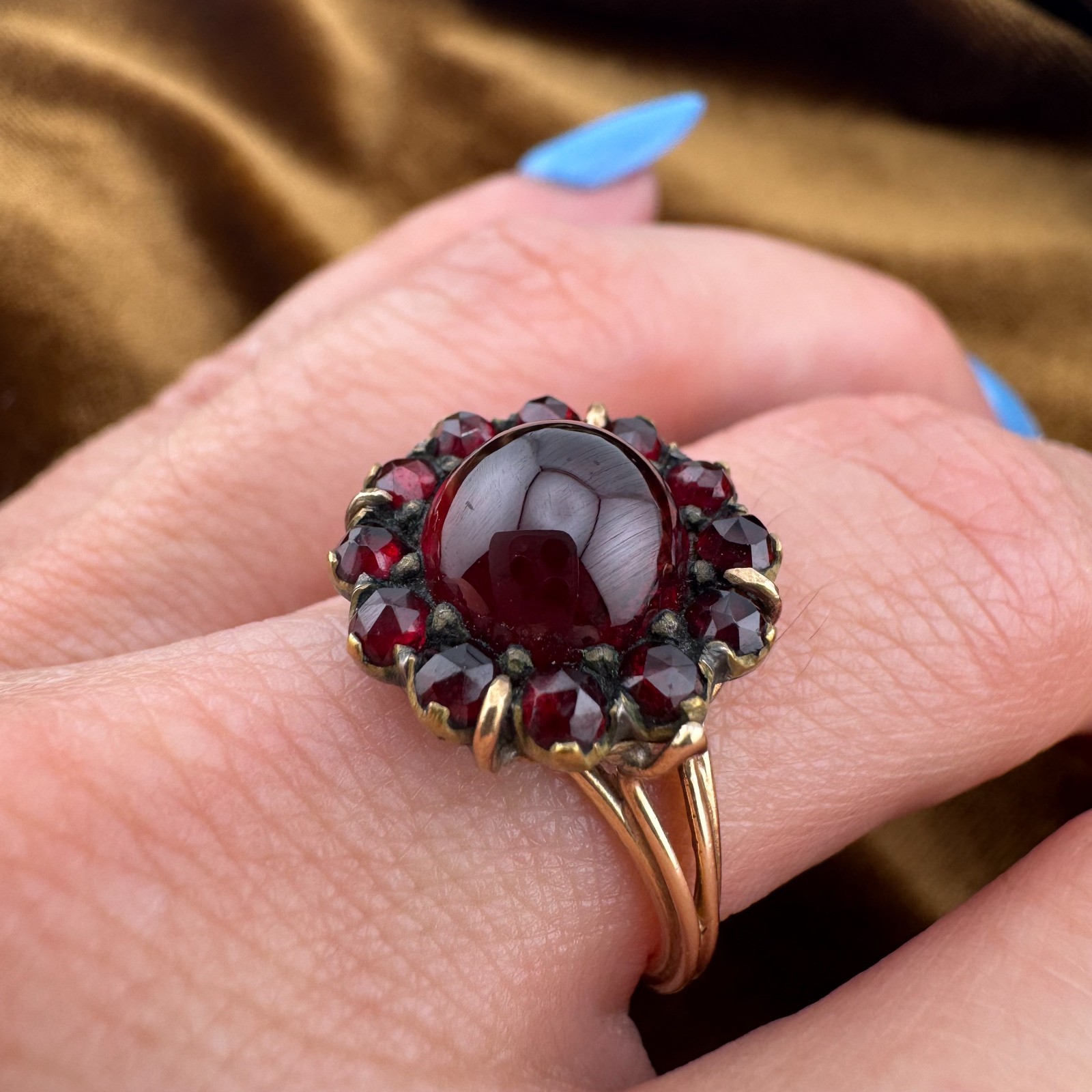 Antique Bohemian Garnet Cluster Ring 14 Karat Yellow Gold – Size 6.5, 4.4g