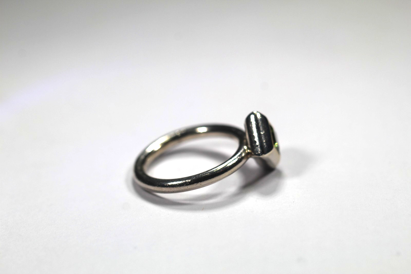 Vintage Thick 3mm Sterling Silver Peridot Solitaire Ring Size 6.75 – 5.3 grams