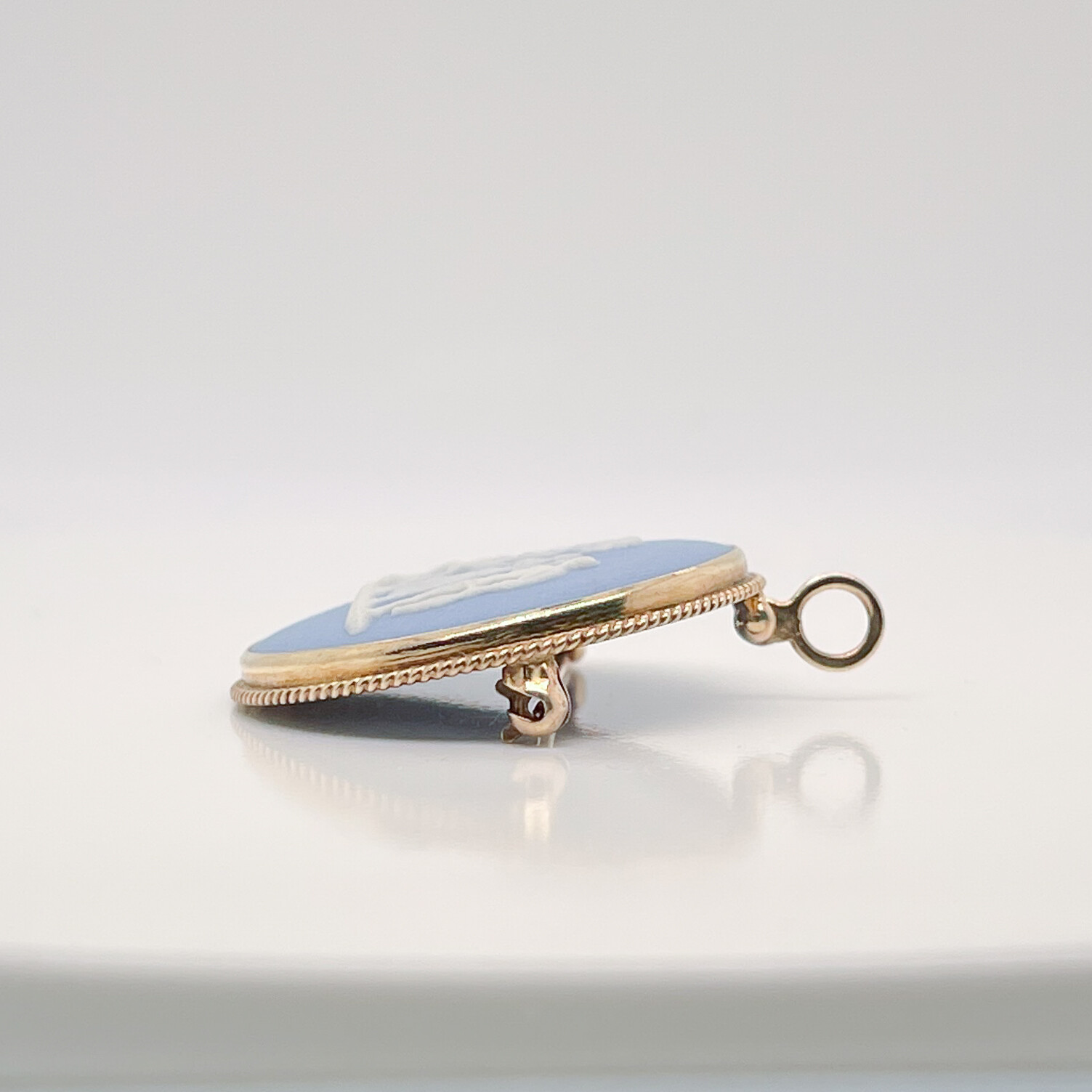 14 Karat Gold Wedgwood Jasperware Convertible Brooch & Pendant – 14k jasper VR .