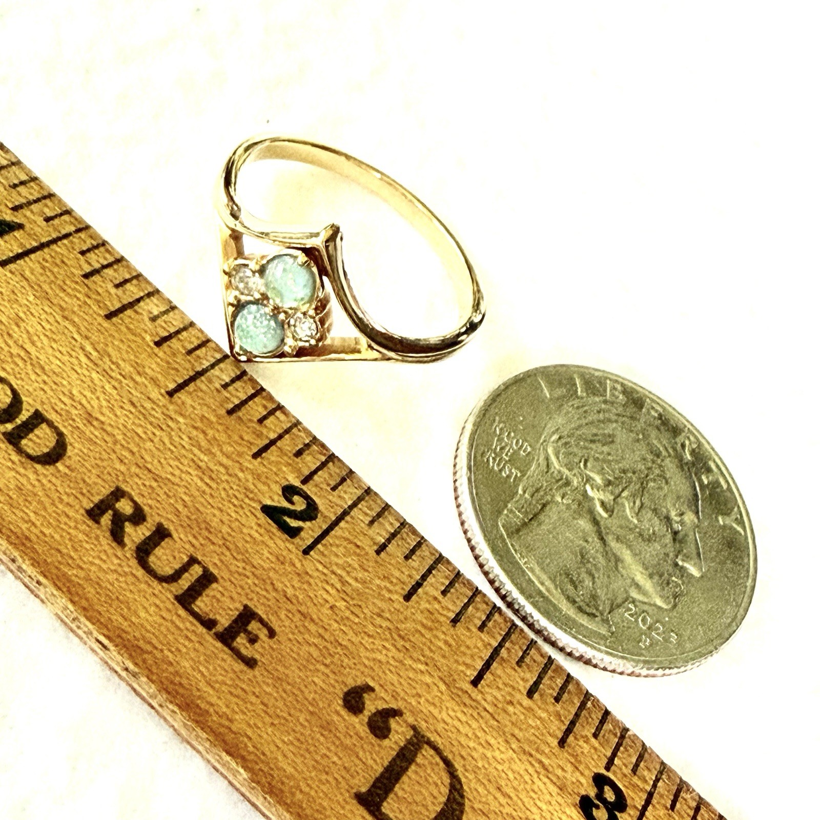Vtg Avon Gold Tone 80’s Glowing Cabochon Sparkle Statement Ring LG Size 8.75 B