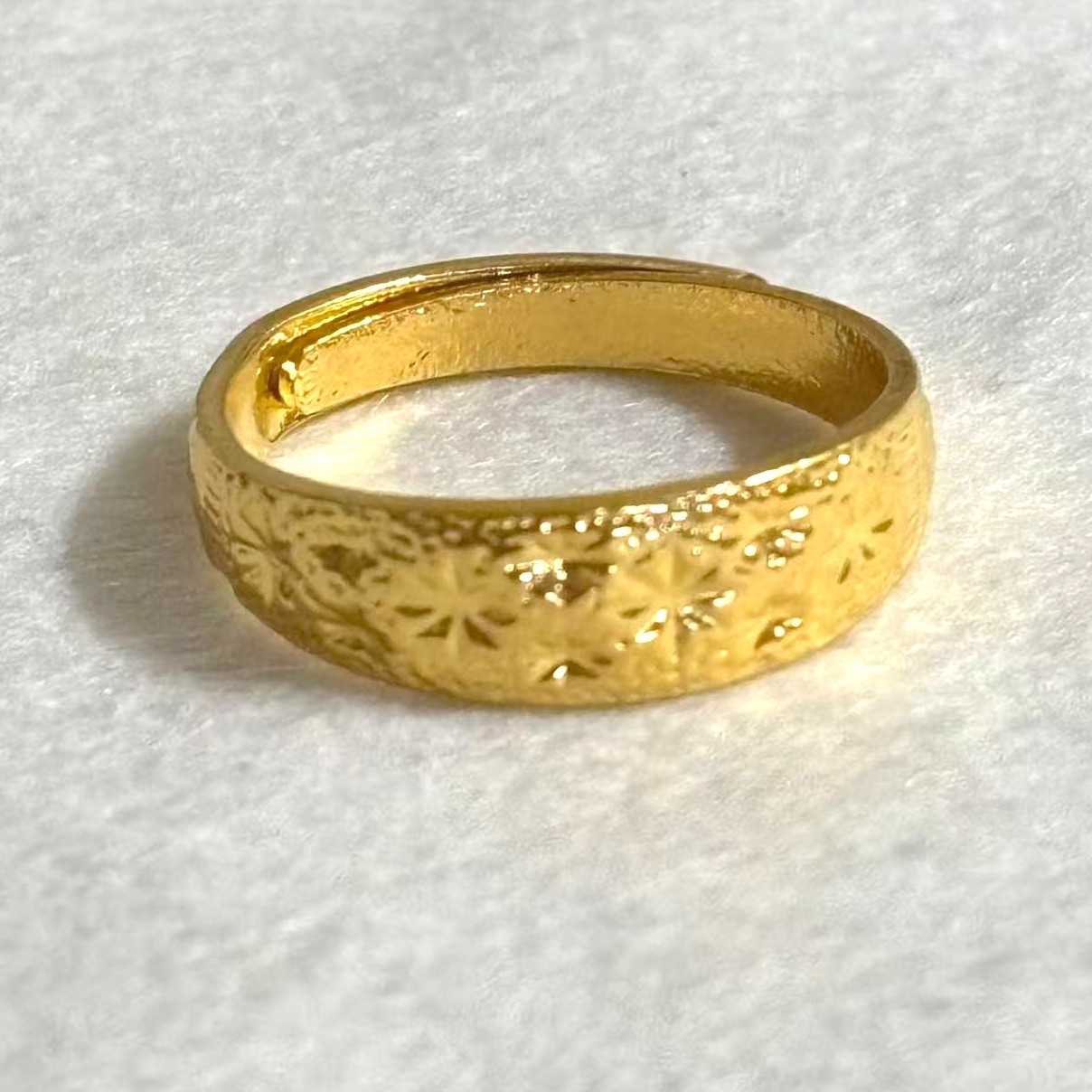 VTG Floral Gold-plated (NOT SURE) Ring Band marked ‘999’, Size 8.5 adjustable