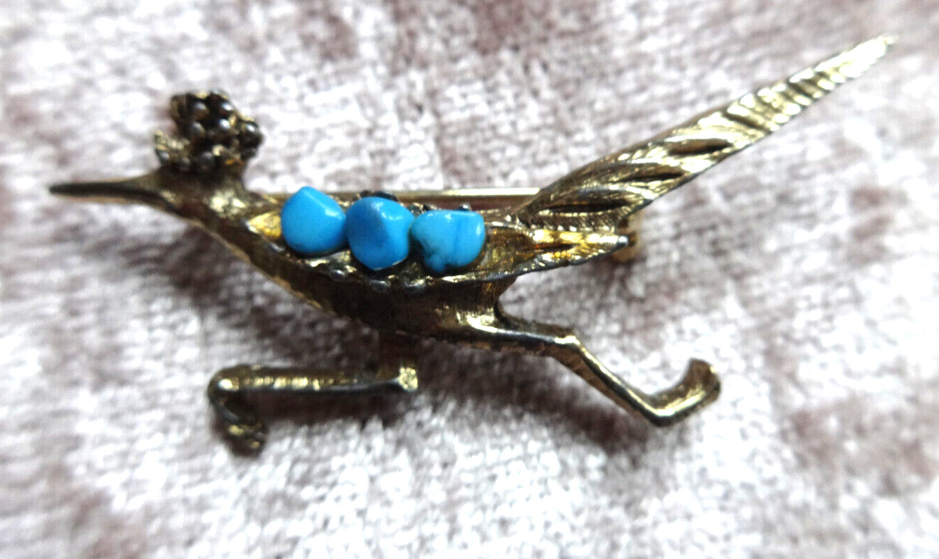 VTG ROADRUNNER BROOCH PIN TEXTURED GOLD TONE TURQUOISE STONES MISSING EYE GUC