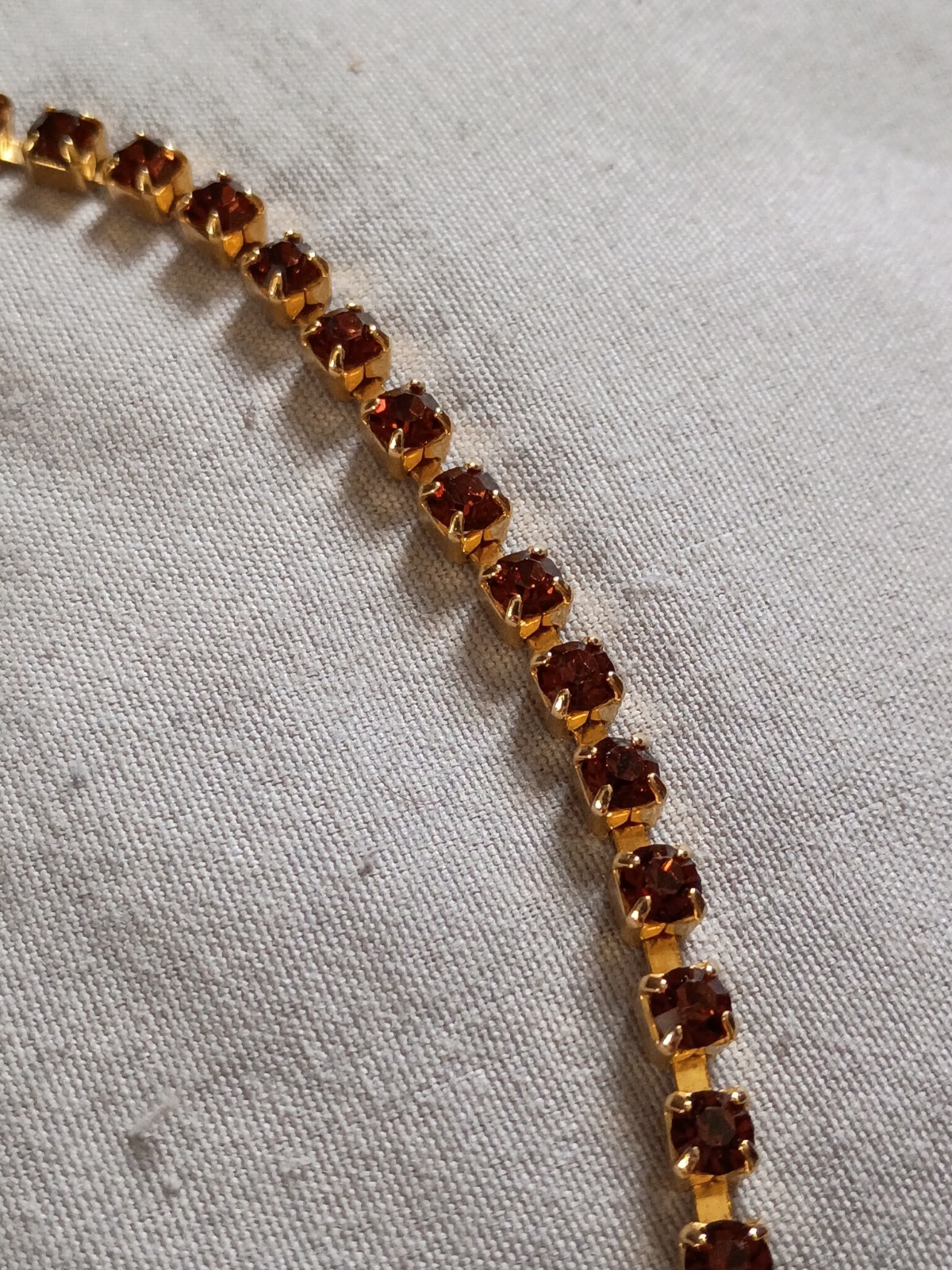 Vintage 14″ Root Beer Color Rhinestone Choker Necklace.