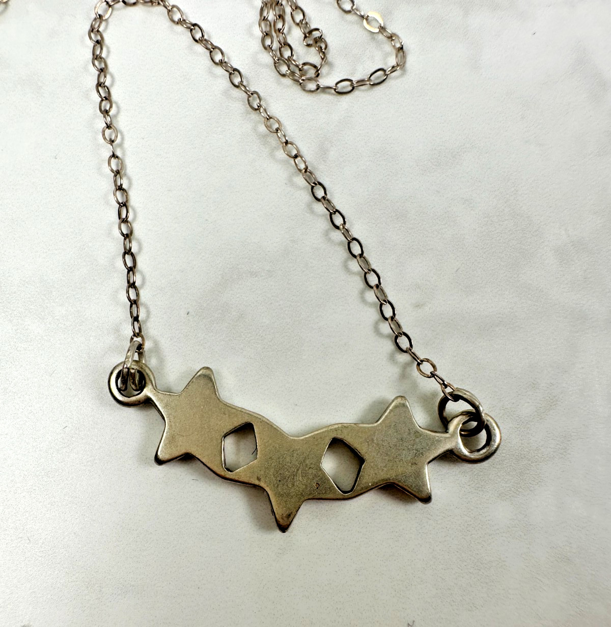 Sterling Silver Southwest Necklace – 3 Stars with Red Coral Chip Inlay – 15″