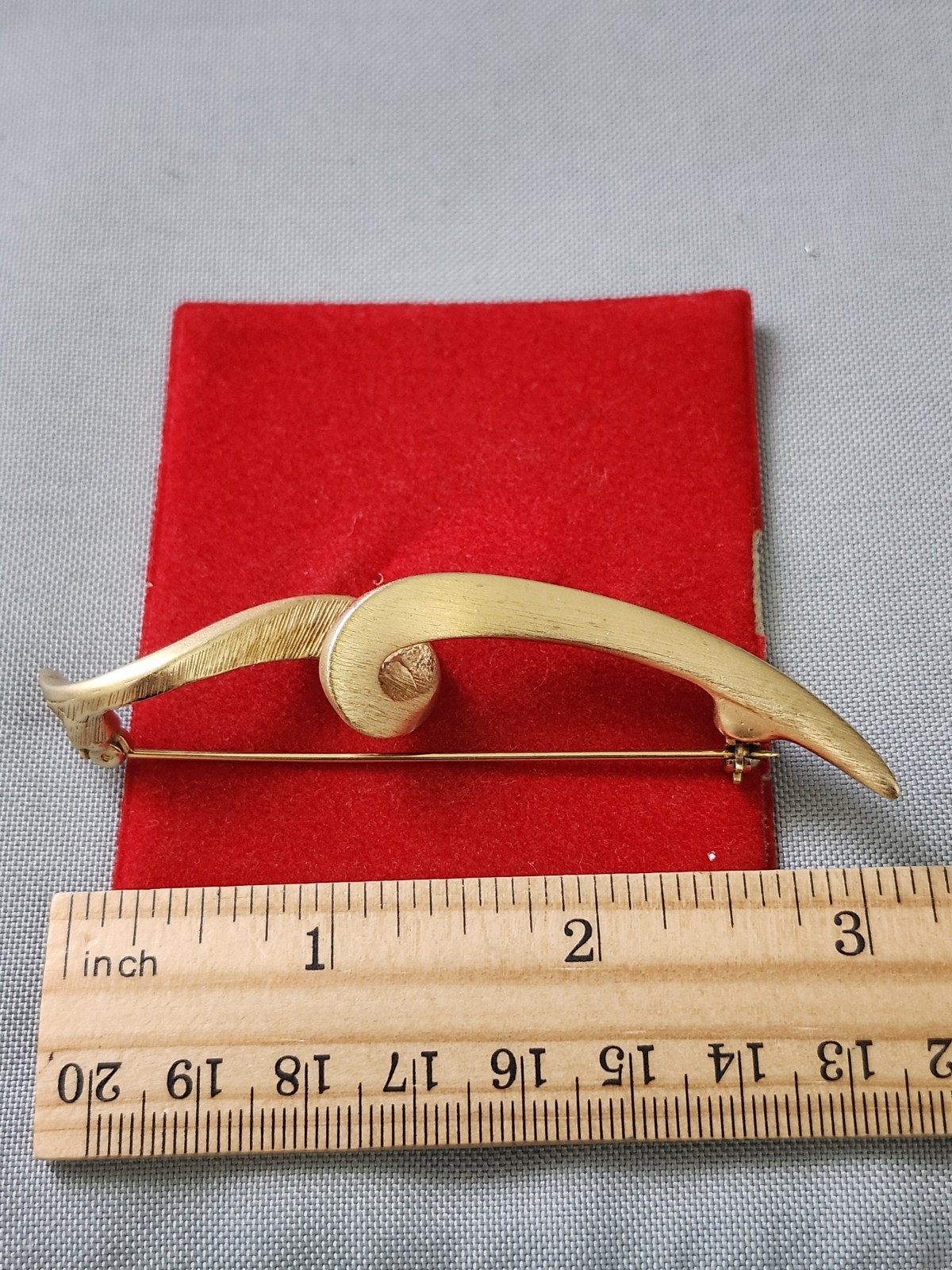 Vintage Gold Tone Wave Large Brooch Pin