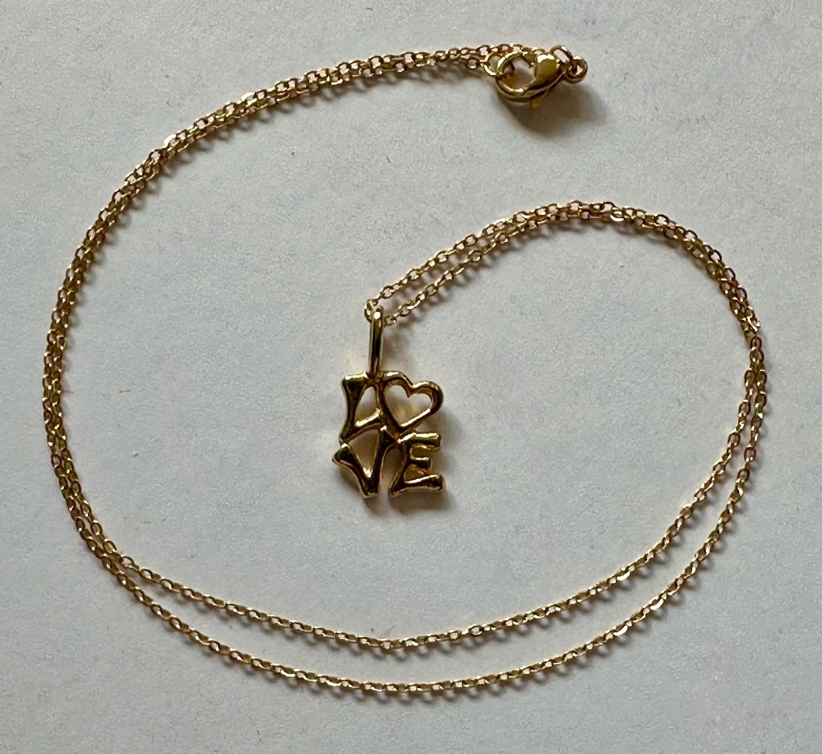 Vintage LOVE word gold tone metal charm pendant 3/4 of 1″ necklace 18″ gold plat