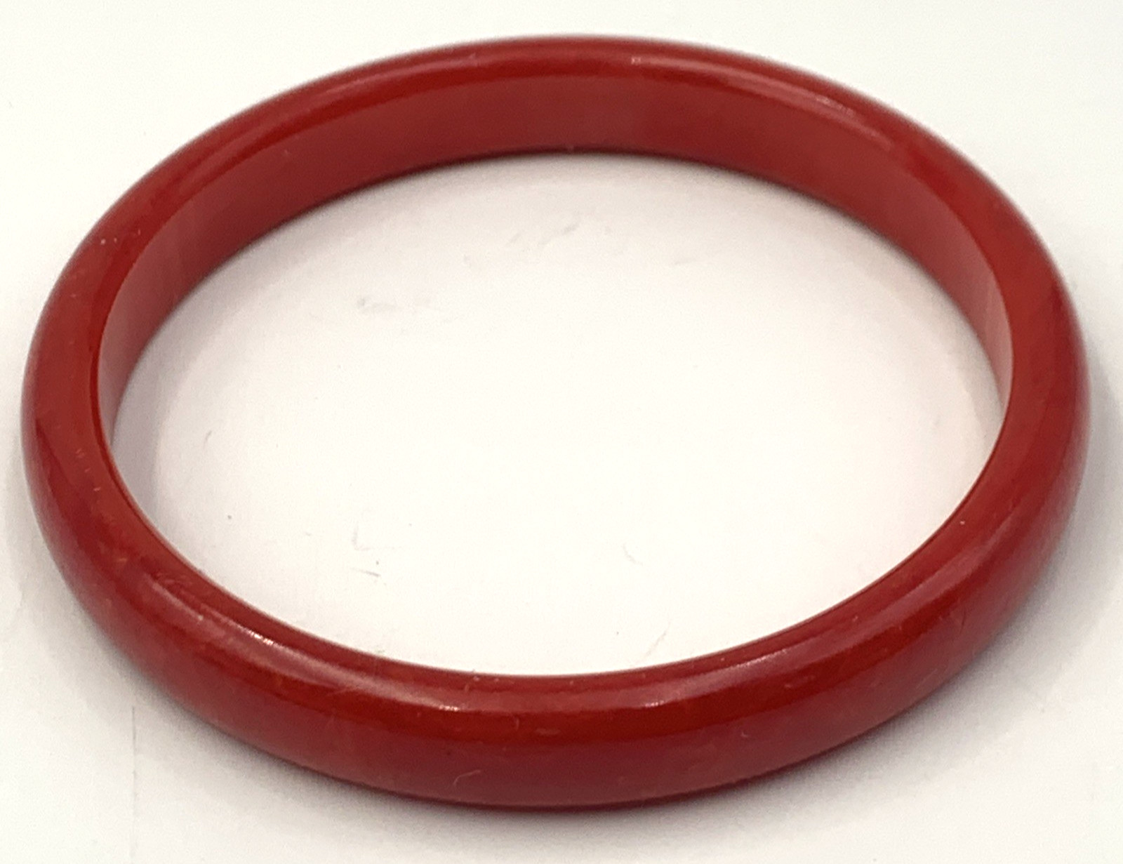 Vintage 10 mm Wide BAKELITE Carved Bangle Bracelet Red Marble