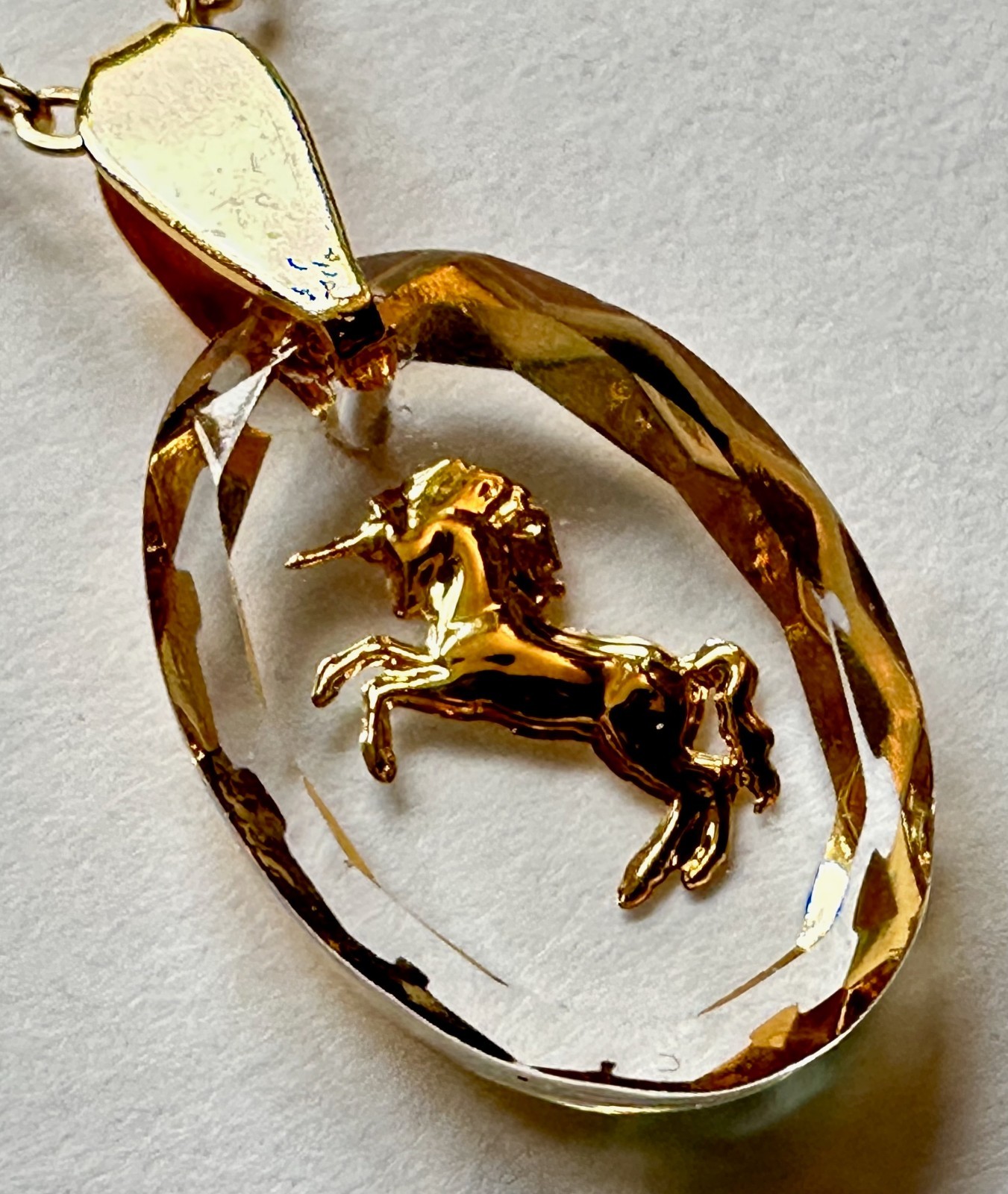 VINTAGE INTAGLIO GOLDEN unicorn GLASS pendant 3/4 OF 1″ NECKLACE 18″ GOLD PL