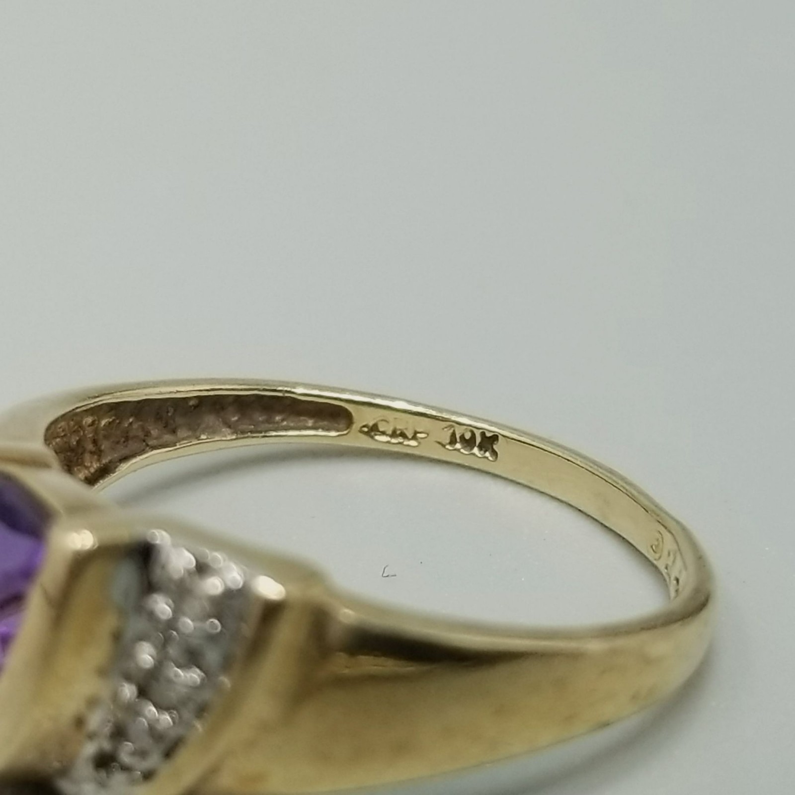 Vintage 10k Purple Amethyst Ring Size 6 1/2 Band Trillion Cut Yellow Gold