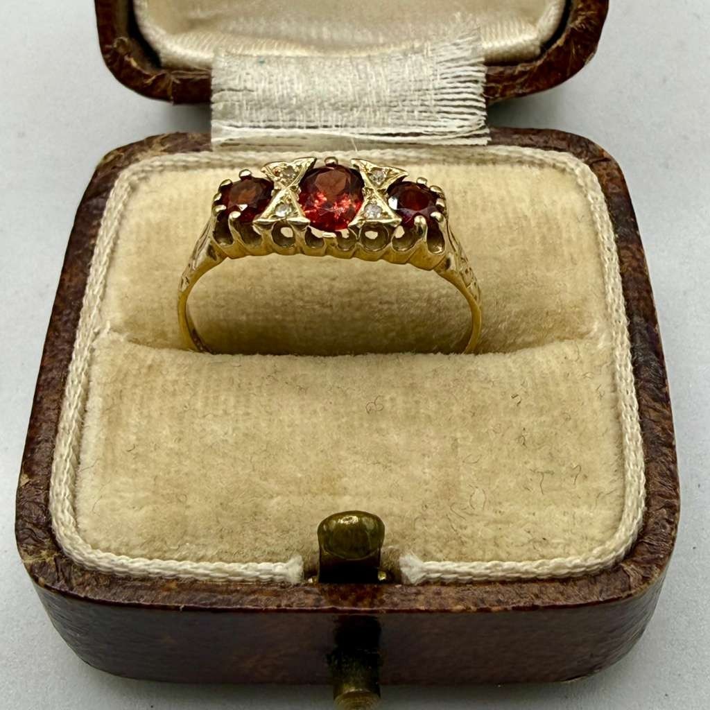Vintage 9k Solid Yellow Gold Garnet Diamond Pierced Setting Ring, Size 7.25
