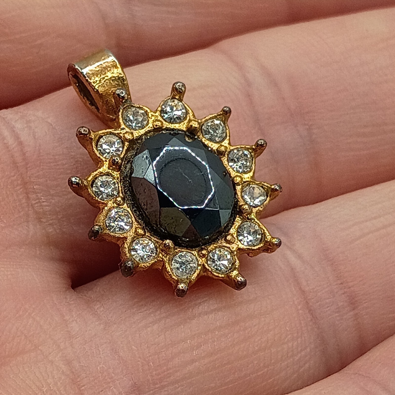 Vintage Sunburst Cluster Gold Tone Pendant Charm Metallic Enamel Finish READ
