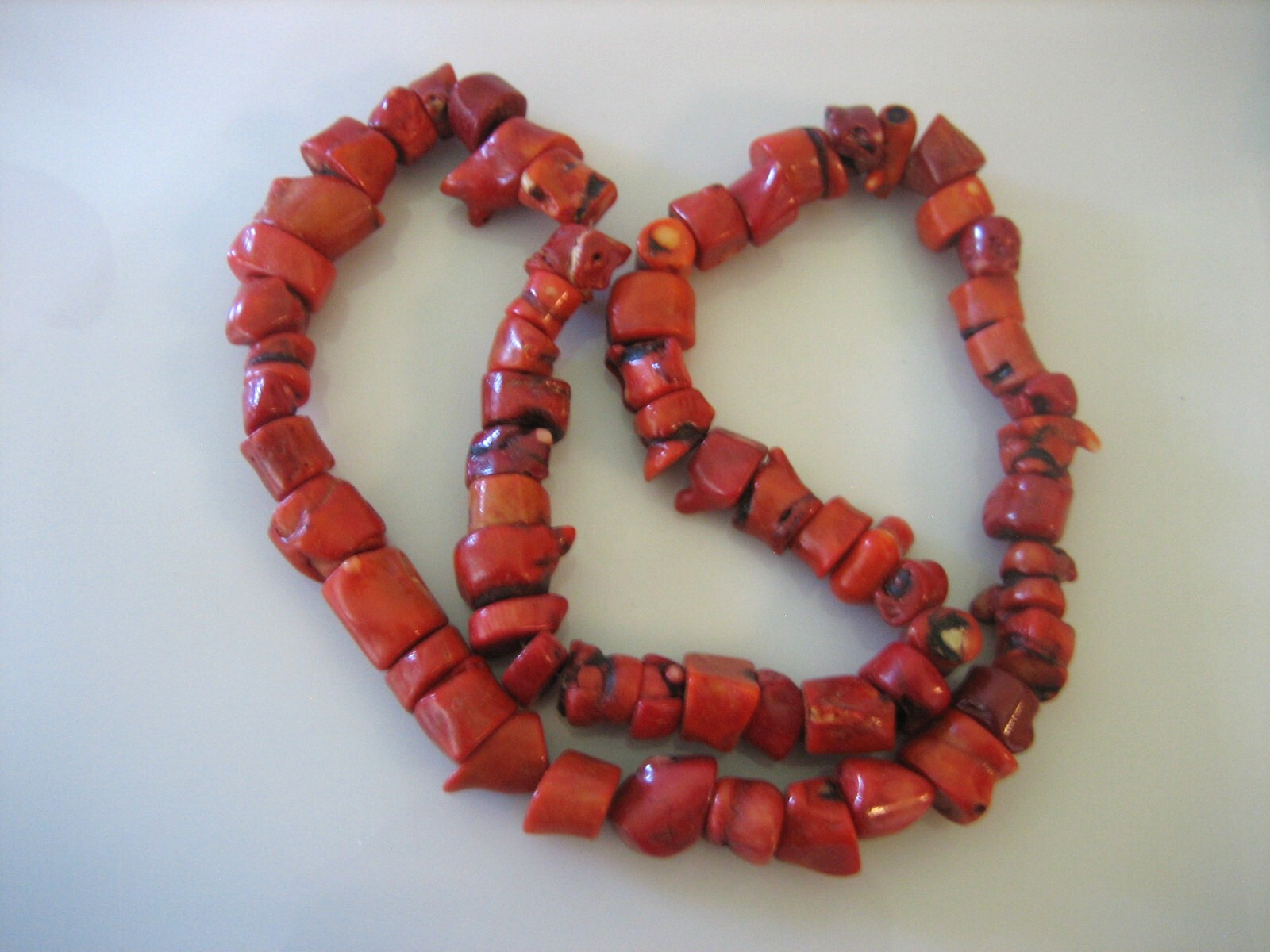 VINTAGE RED SPONGE CORAL SINGLE STRAND NECKLACE 243 GRAMS