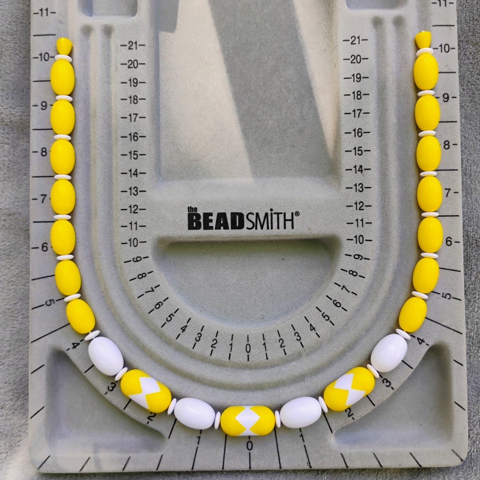 Vintage Daisy White And Yellow Jewelry Lot Of 5 Avon And Unbranded READ