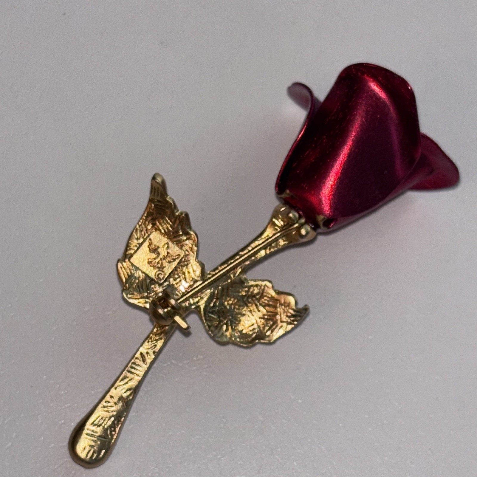 Vintage Rose Brooch Pin 3D Gold Tone Lucite Crystal Stem 2.5” Signed Stunning✨