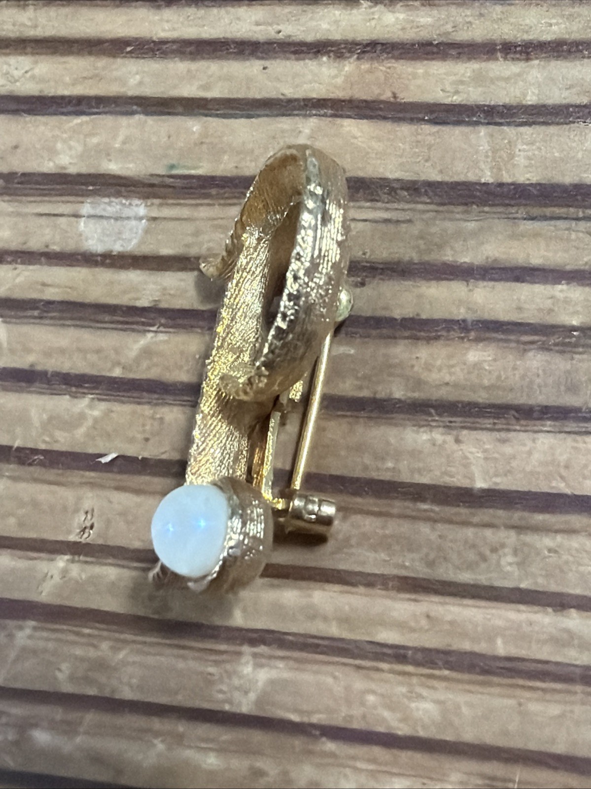Vintage Textured Gold Toned Initial Letter P Pin Faux Pearl 15-l