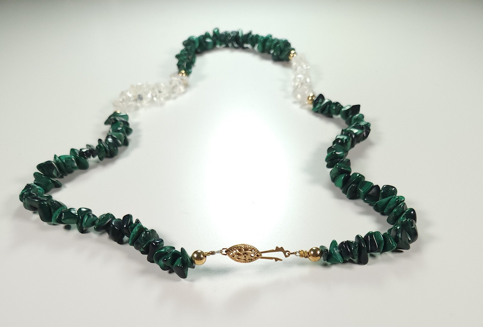 Vintage Dark Green and Clear Chipped Rock Bead Beaded Necklace Gold Accent