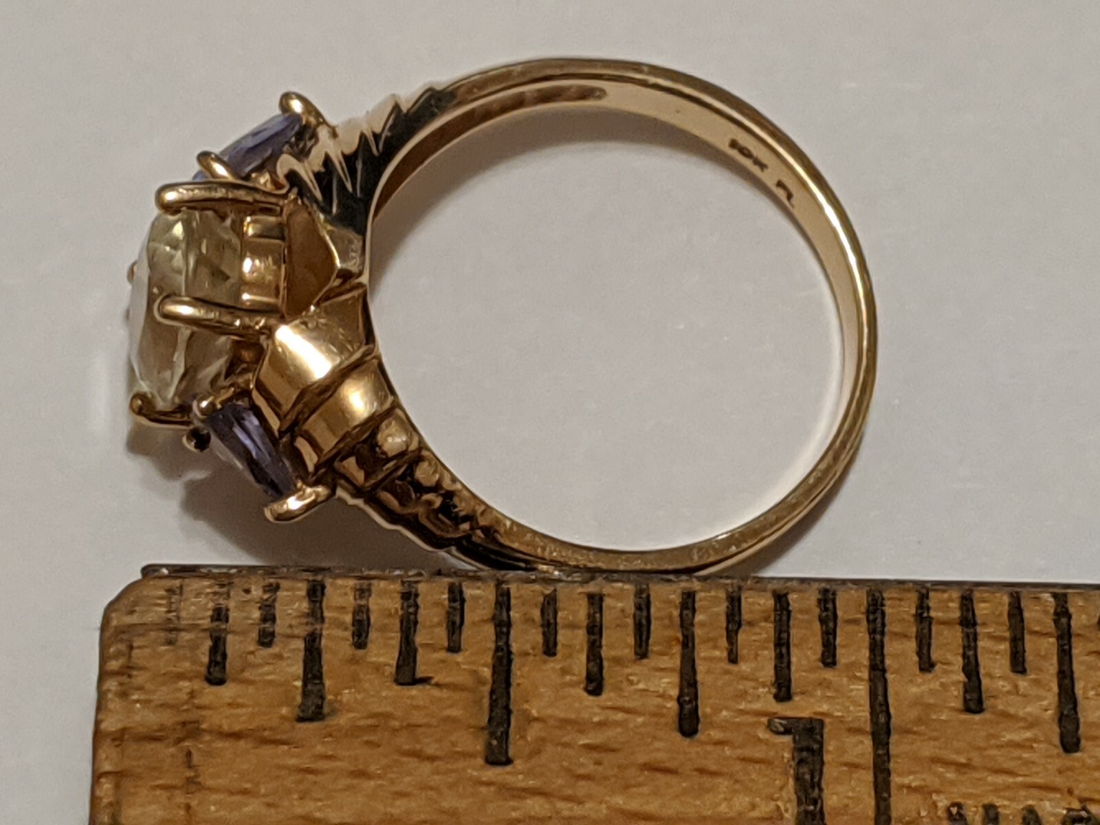 VINTAGE 10K YELLOW GOLD RING ABOUT SIZE 7 1/2 – 7 3/4 HALLMARKED SIGNED 10K FL