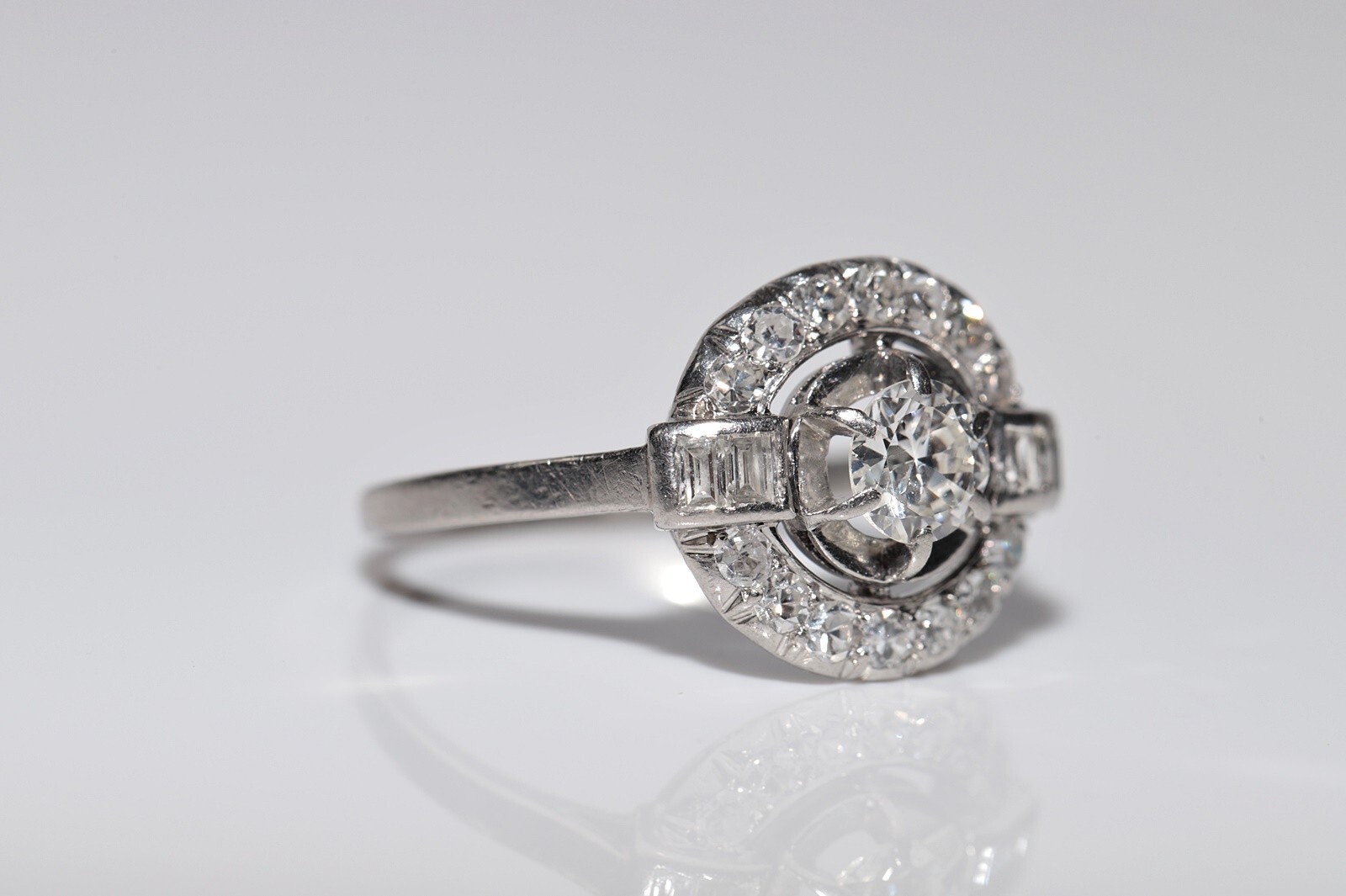 Antique Art Deco Circa 1920s 18k Gold Natural Diamond Decorated Ring
