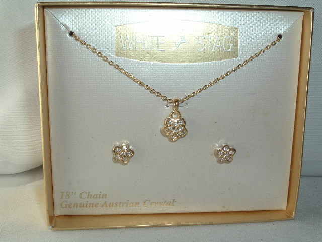 VINTAGE WHITE STAG AUSTRIAN CRYSTAL FLOWER NECKLACE & PIERCED EARRINGS SET