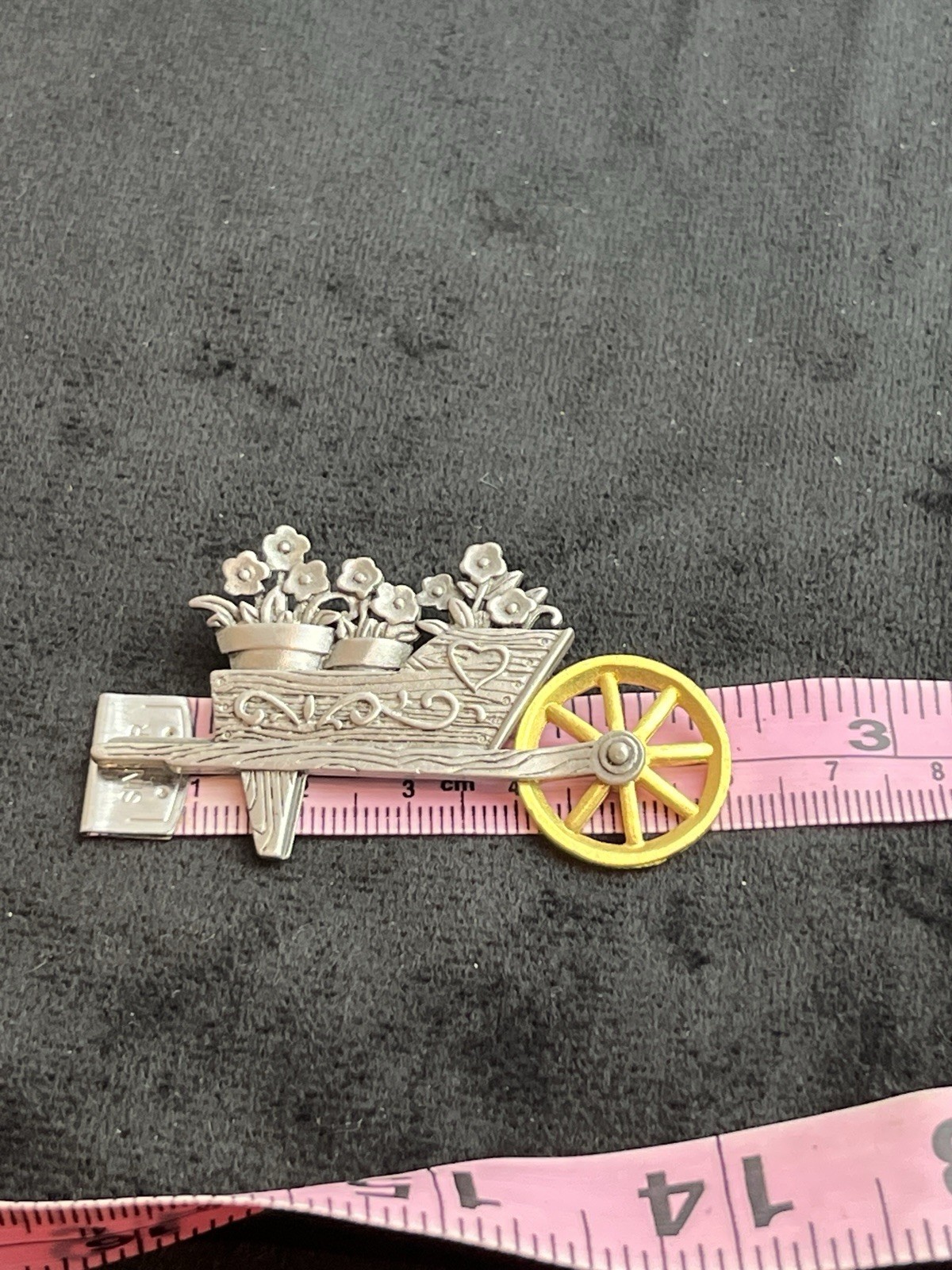 Vtg Signed JJ Jonette Jewelry Pewter Wheelbarrow Brooch Pin Flowers Wheel Spins