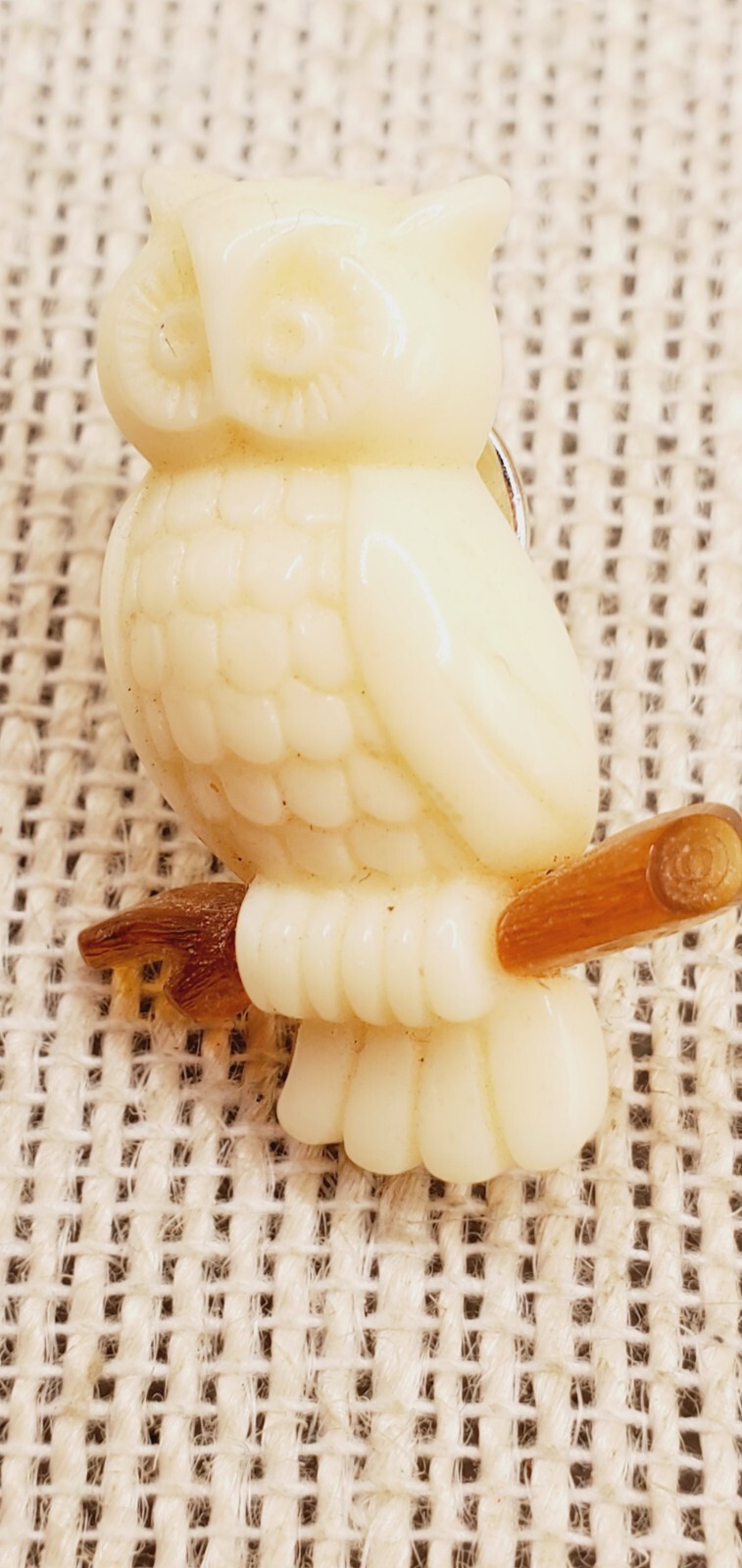 Vintage 1.25″ Avon Lucky Friends Owl Pin White & Brown Lucite brw327
