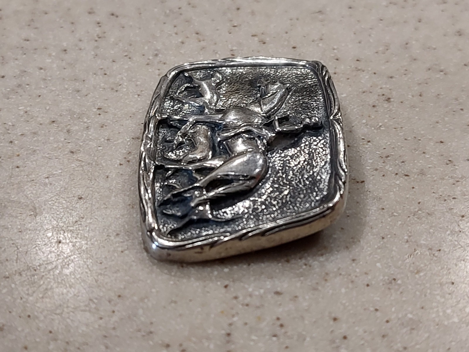 VINTAGE EQUESTRIAN STERLING SILVER HORSE RIDER DOGS FOX HUNTING SCENE BROOCH