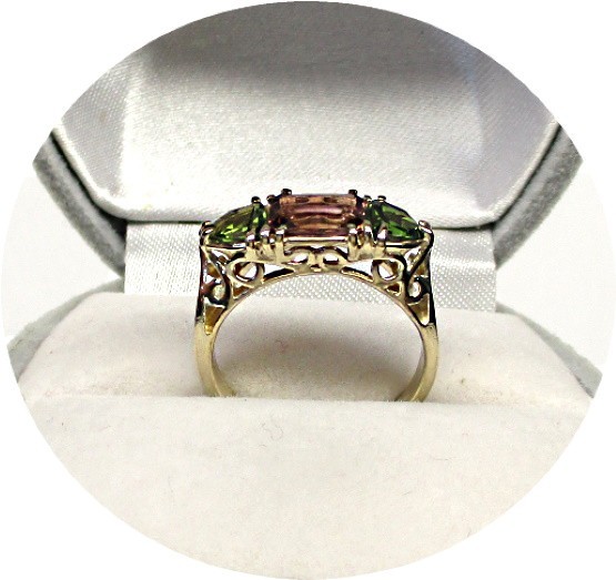 Stunning – Pink & Green Trillion Cut TOURMALINE Ring – Vintage 14k Yellow Gold..