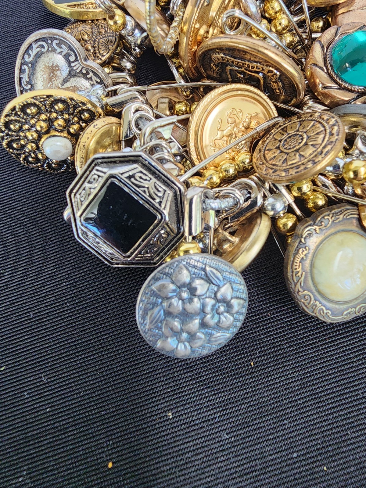 Vintage Buttons Or A Boho Costume Jewelry Charm Bead Women’s Stretch Bracelet