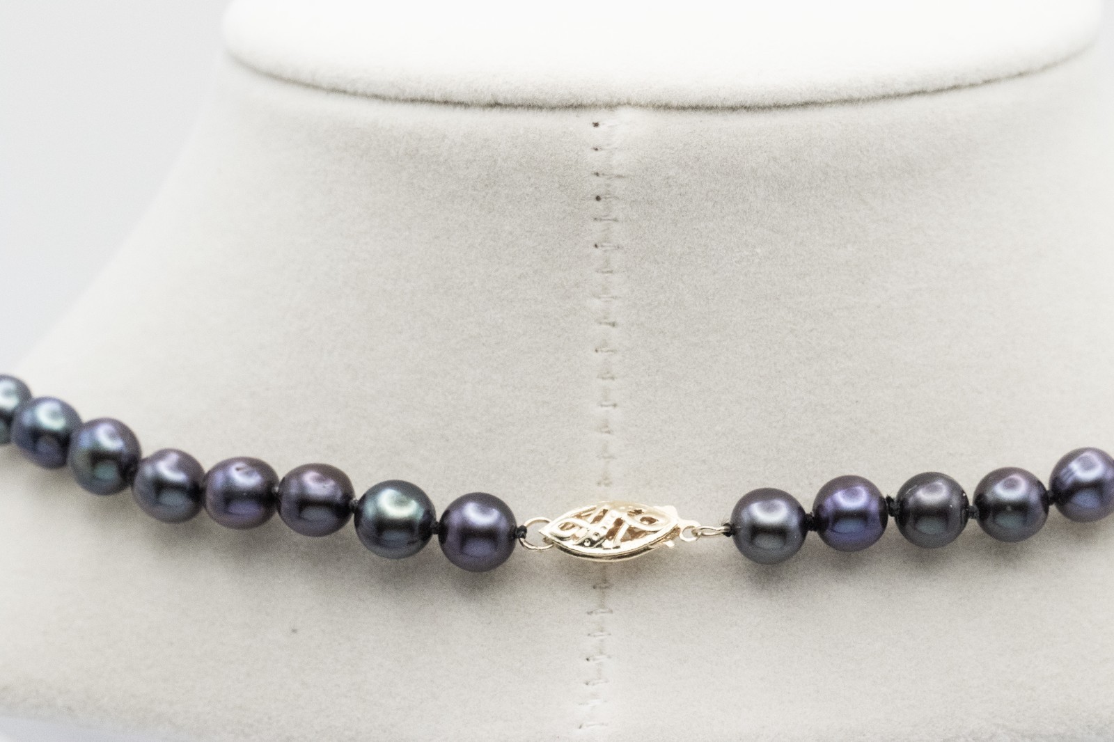 14kt Yellow Gold Dark Peacock Pearl Strand Necklace Fishhook Clasp Vintage