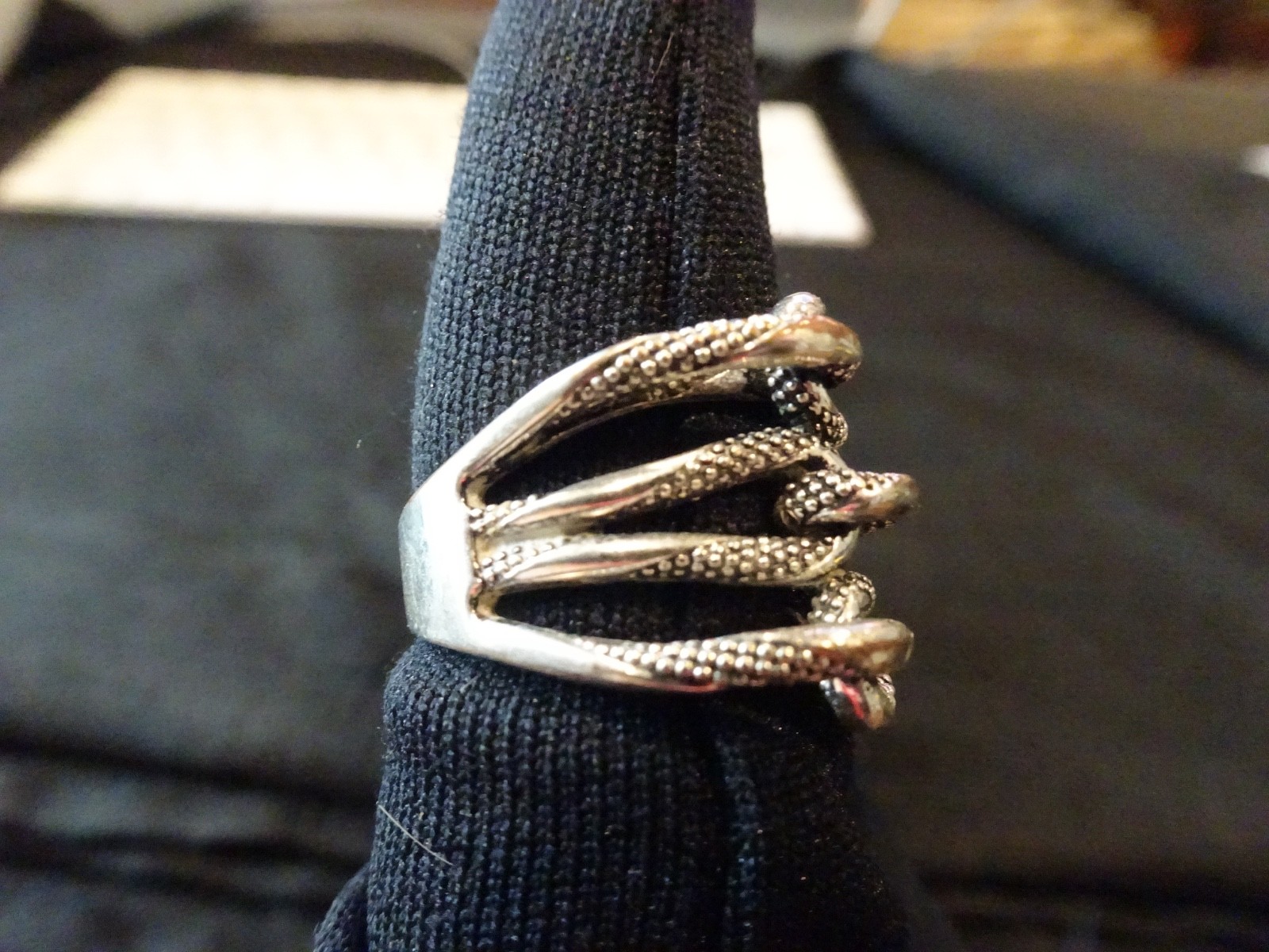 # 836-VINTAGE STERLING SILVER RING-925-SIZE8.5–DIFFERENT