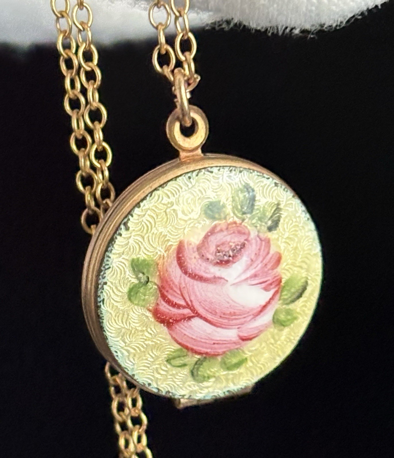 GOLD FILLED FRENCH ENAMEL ROUND LOCKET ROSE 18” NECKLACE 6.10 GRAMS VINTAGE