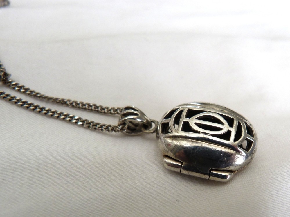KIT HEATH KH CELTIC DESIGN CUT OUT STERLING SILVER OPENING LOCKET CHAIN NECKLACE