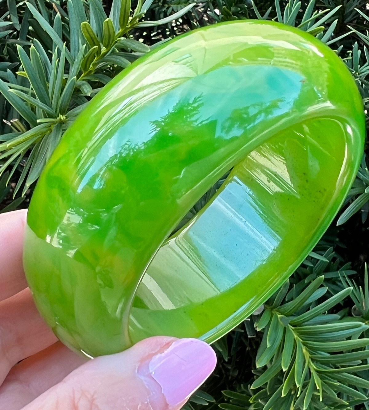 VINTAGE VIVID MARBLED KELLY GREEN BAKELITE FAT DONUT WIDE BANGLE BRACELET UNIQUE
