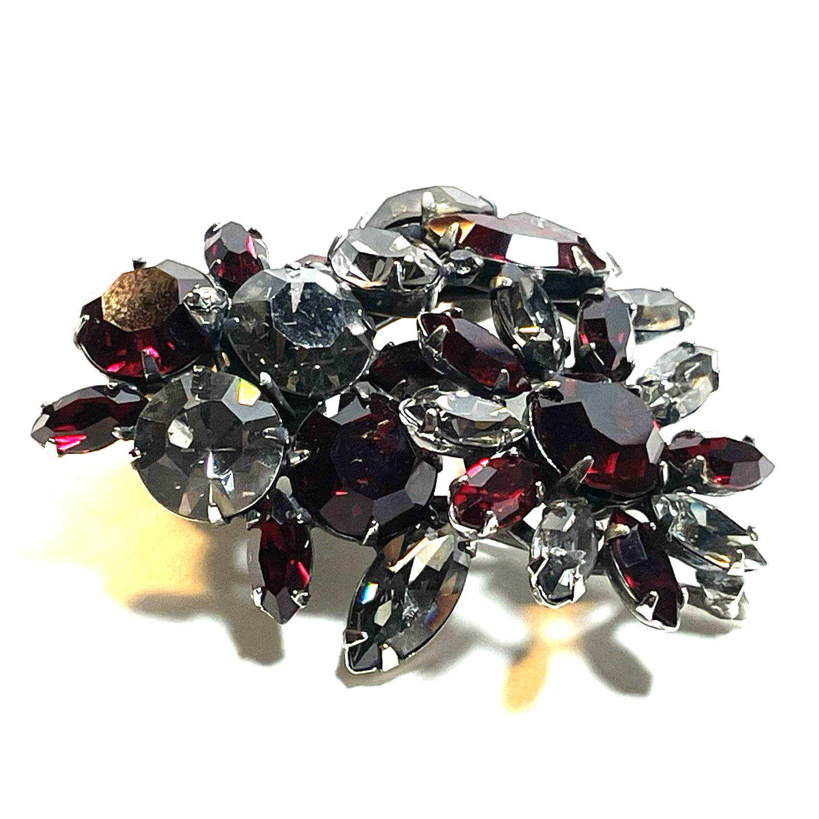 VINTAGE WEISS UNSIGNED SILVER TONE RUBY RED RINESTONE CLUSTER DOME BROOCH