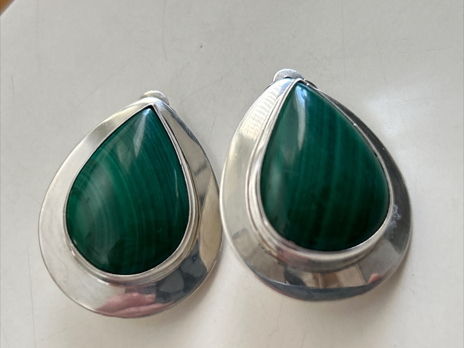 VINTAGE BEN J. CHAVEZ STERLING SILVER 925 MALACHITO CLIP ON EARRINGS
