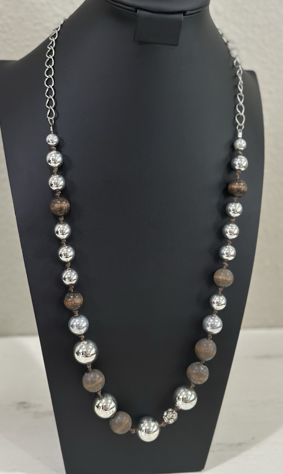 Vintage Art Deco Necklace With Silver Tone & Brown Wooden Beads 34″