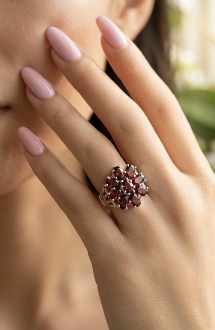 Vintage 925 Sterling Silver Red Garnet Flower Ring Size 7