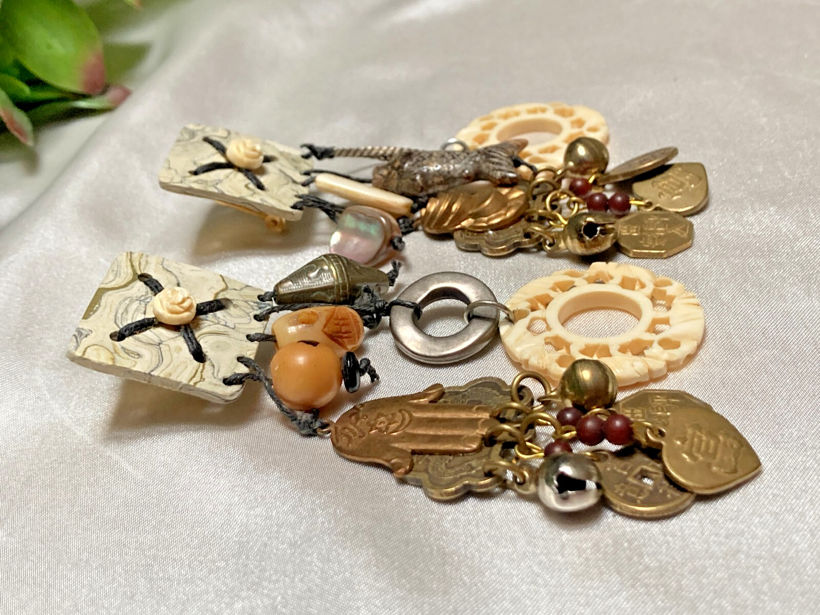Unique Mismatched Asian-Themed Jingly Bell Charms Fashion Clip Back Earrings Vtg