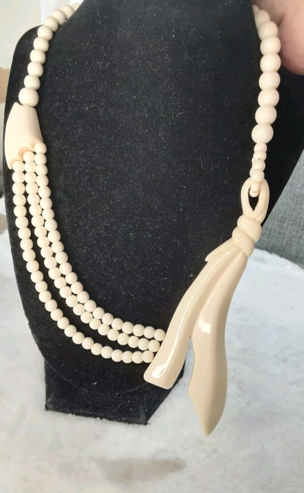 ** AMAZING Vintage Lucite Necklace – Rare Design – 24 Inch **